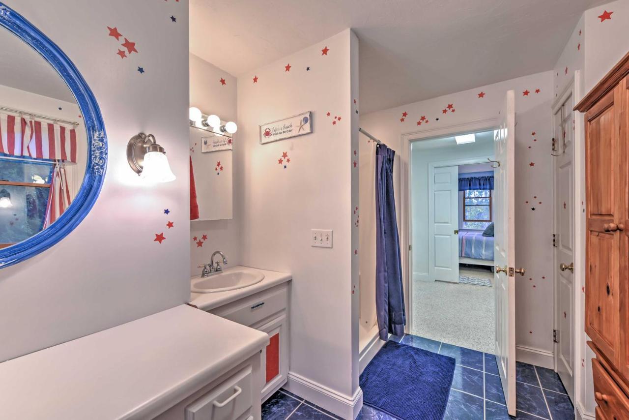 Nautical Bourne Apartment - 2 Mi To Monument Beach エクステリア 写真