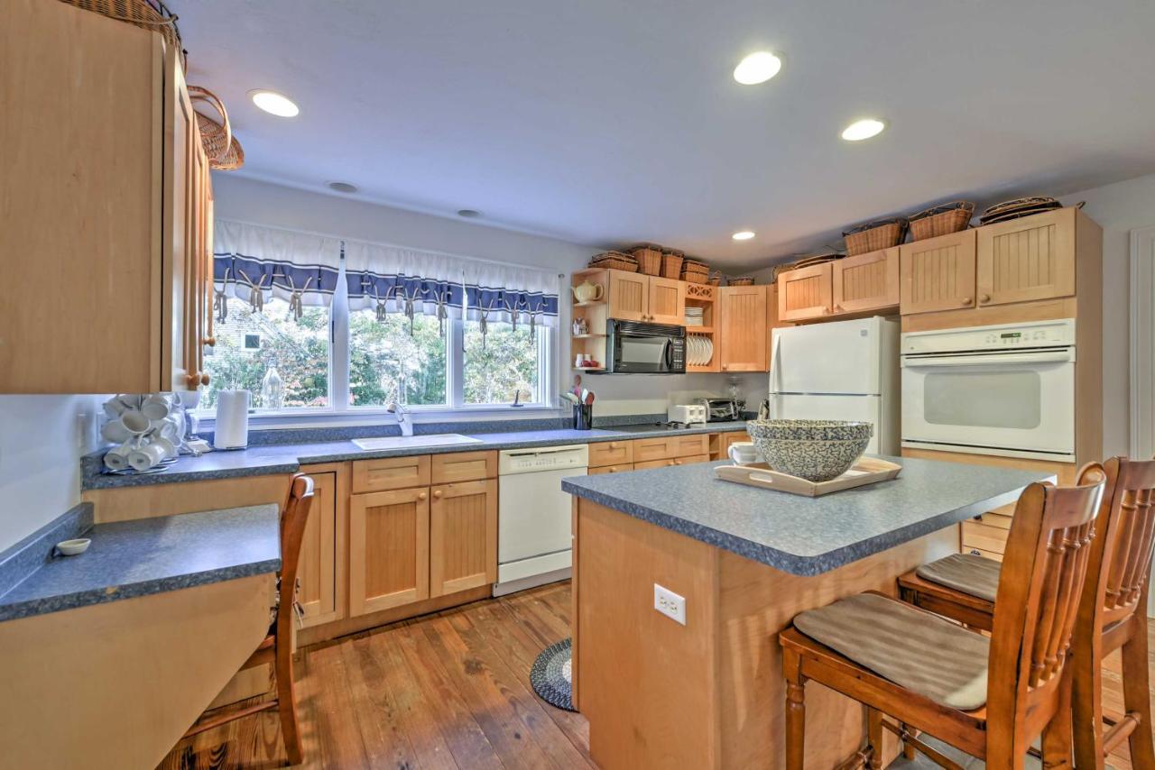 Nautical Bourne Apartment - 2 Mi To Monument Beach エクステリア 写真